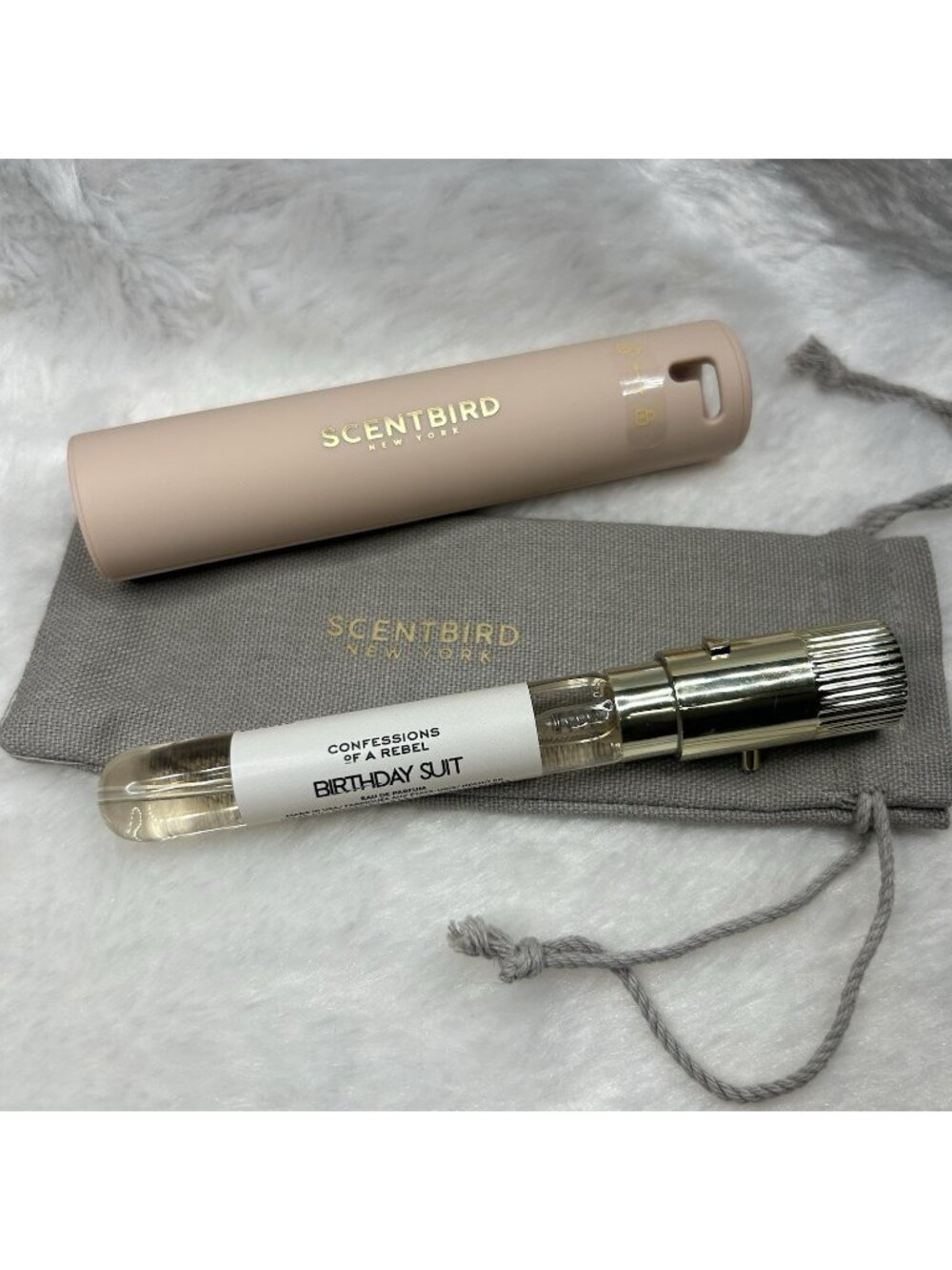 Scentbird Confessions of a Rebel BIRTHDAY SUIT Travel Spray 8 ml + Magnetic Case